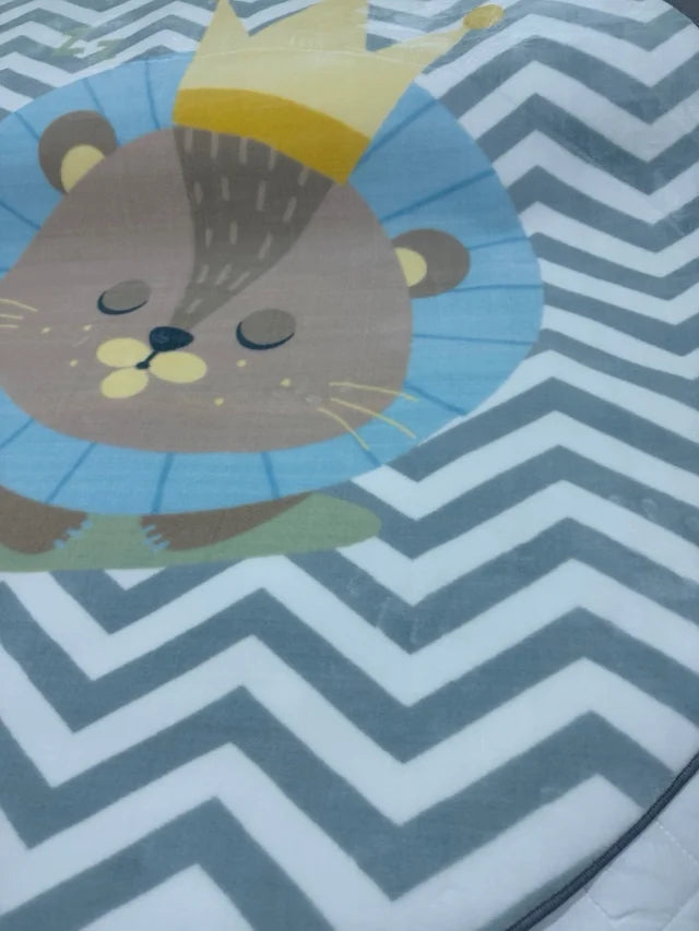 Alfombra Infantil Redonda León Dormilón Gris Chevron (ø 160 cm)