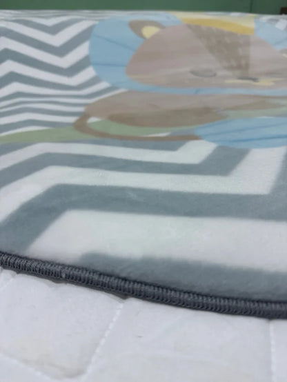 Alfombra Infantil Redonda León Dormilón Gris Chevron (ø 160 cm)